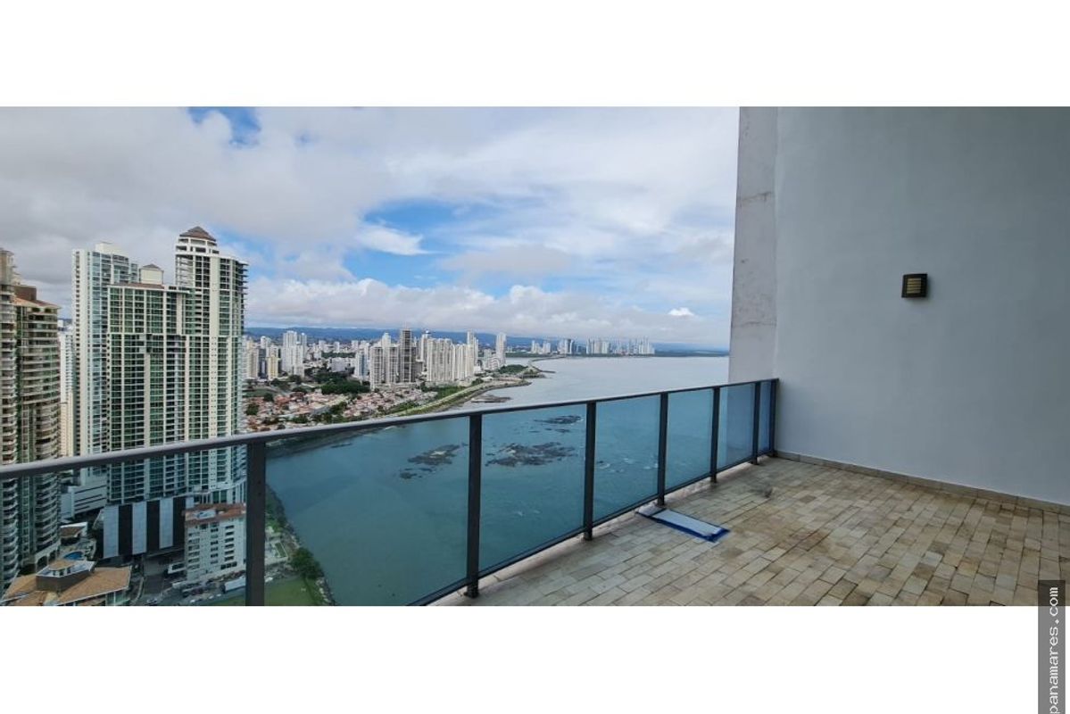 Duplex Tipo Loft Frente Al Mar En Grand Tower - Punta Pacifica — Apartamento en Venta