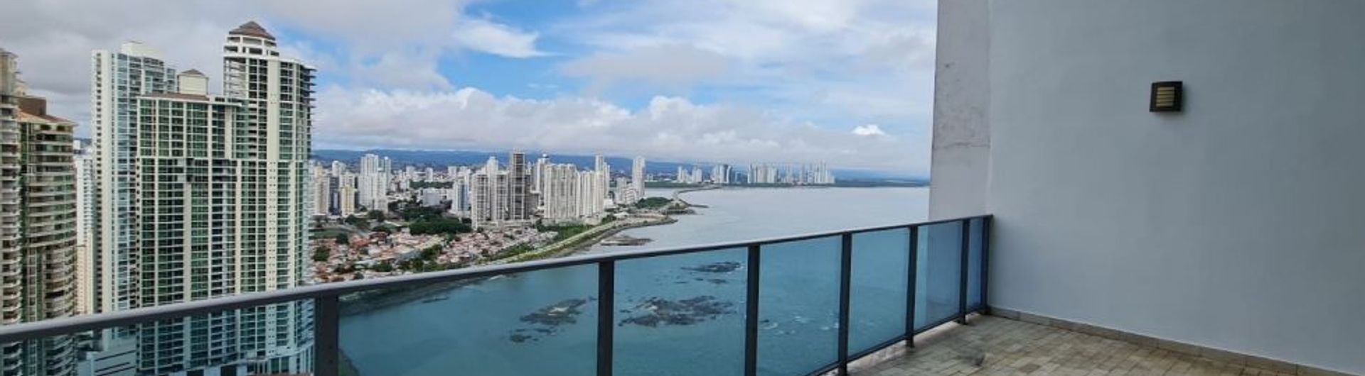 Duplex Tipo Loft Frente Al Mar En Grand Tower - Punta Pacifica — Apartamento en Venta