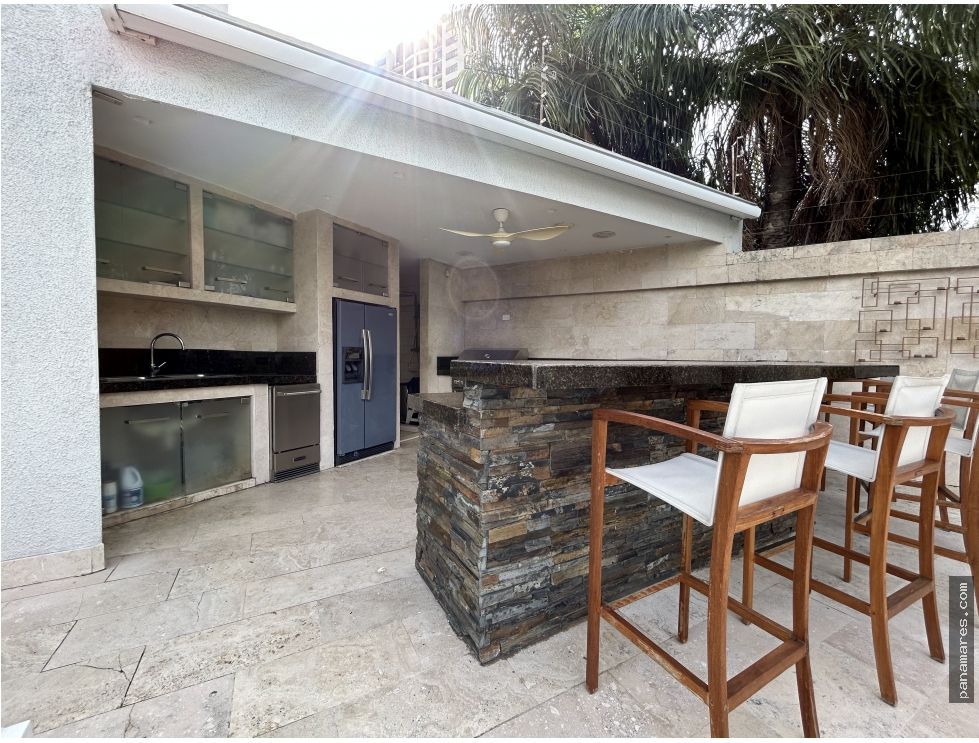 Hermoso Apartamento Amoblado - Terraza Privada Con Piscina — Apartamento en Venta