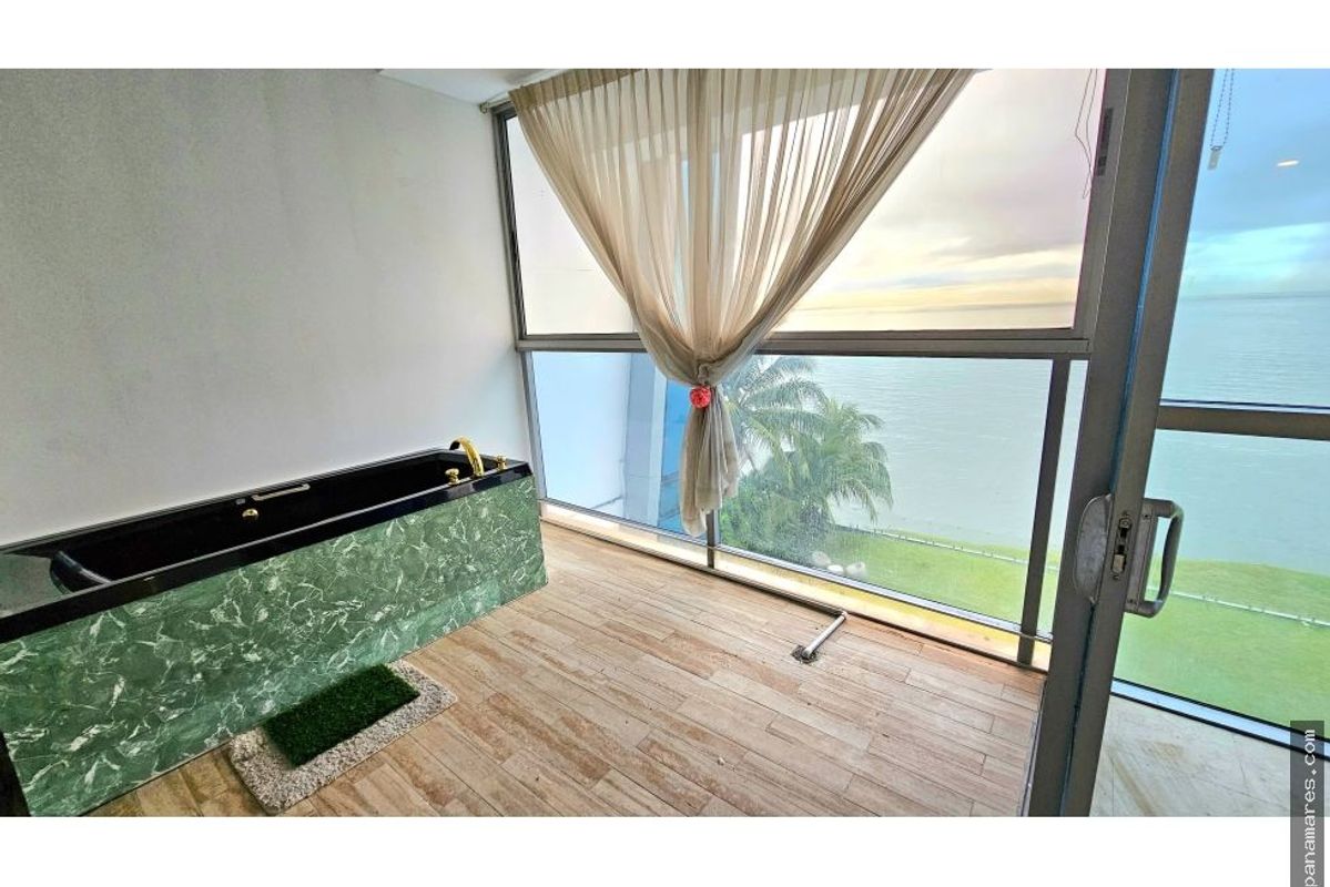 Grand Tower M.l. Frente Al Mar - Punta Pacifica - Oportunidad — Apartamento en Venta