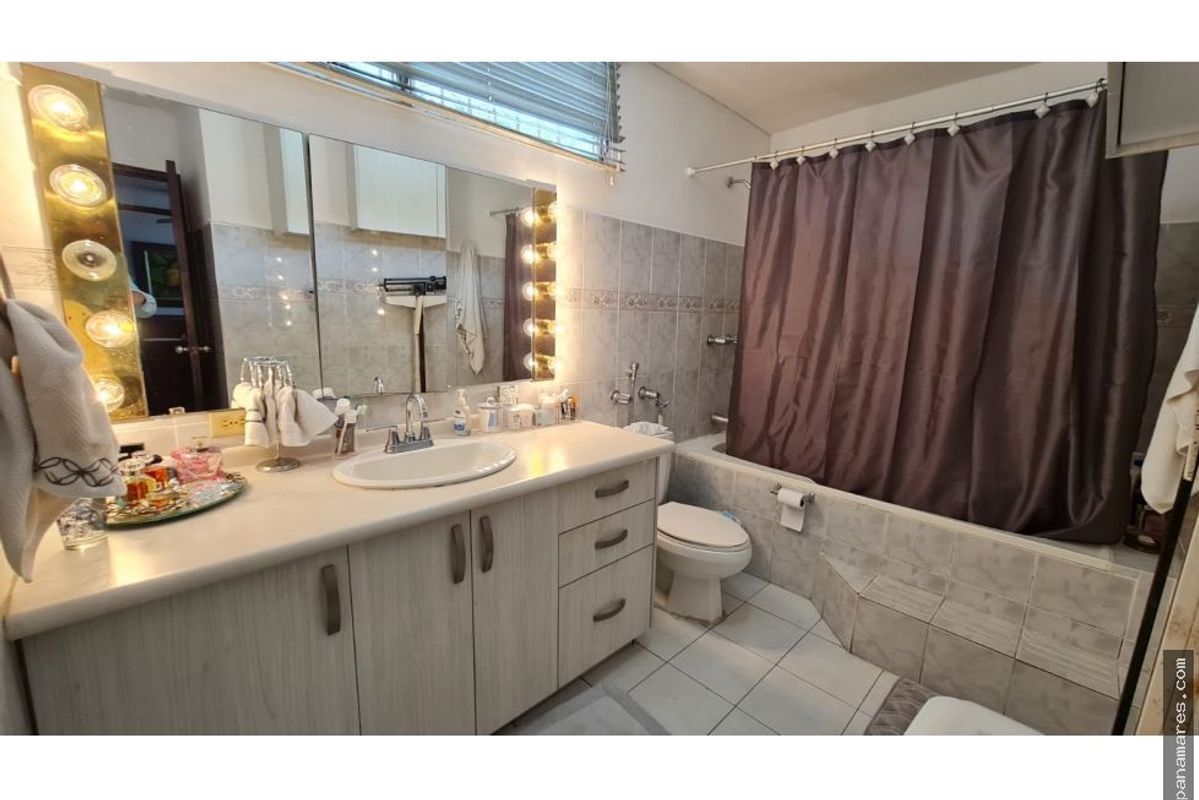 El Cangrejo - Bella Vista - Comunidad Con Garita — Casa en Venta