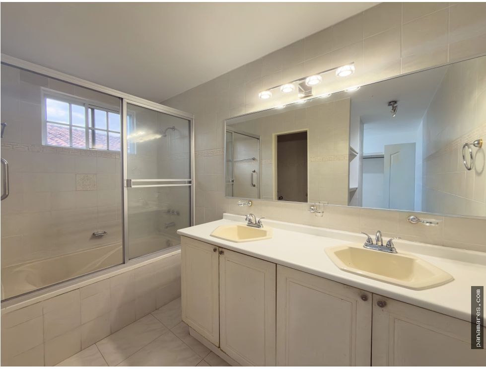 Amplia Casa En Albrook Gardens - Albrook — Casa en Venta