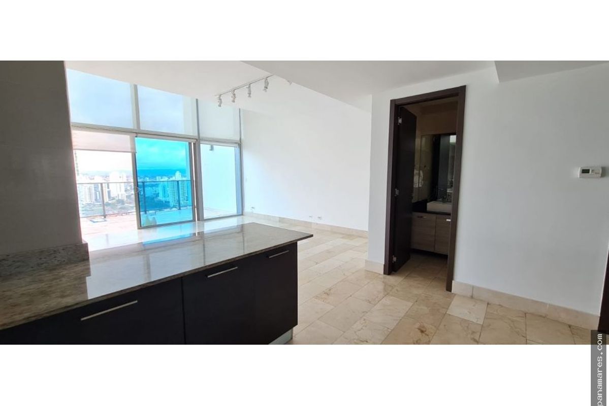 Duplex Tipo Loft Frente Al Mar En Grand Tower - Punta Pacifica — Apartamento en Venta