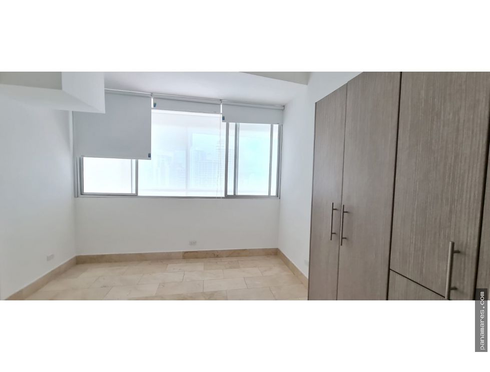 Duplex Tipo Loft Frente Al Mar En Grand Tower - Punta Pacifica — Apartamento en Venta