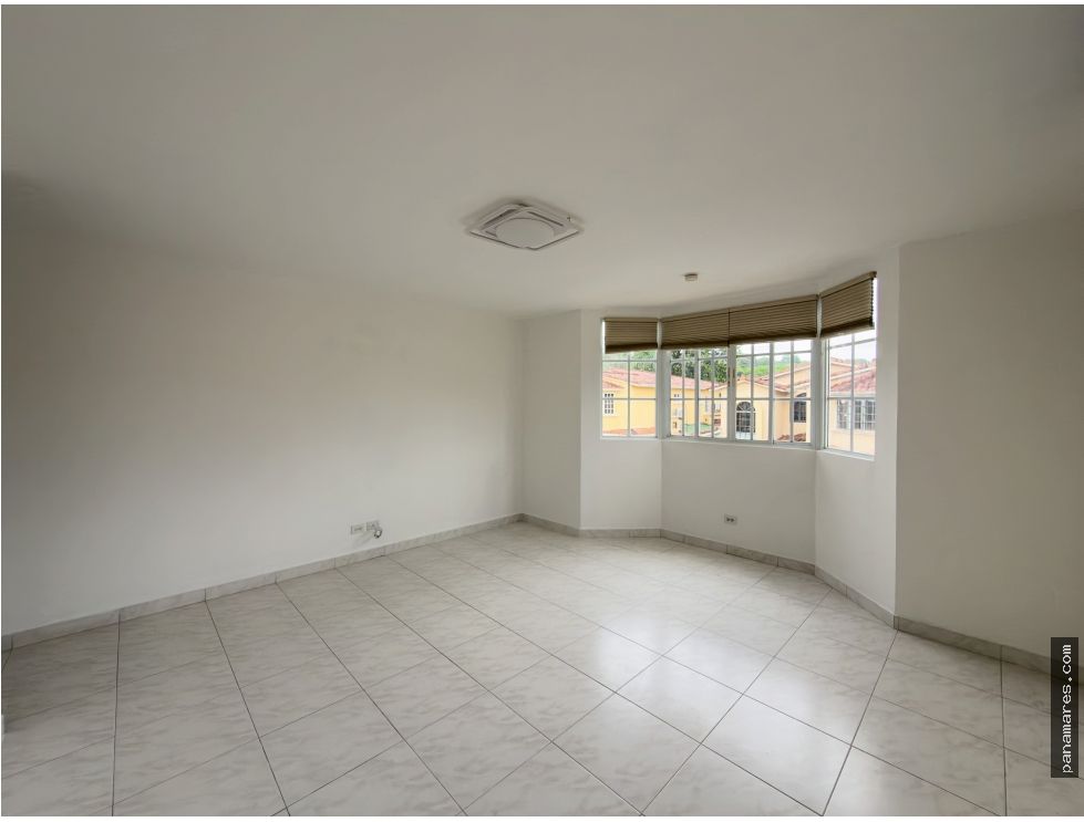 Amplia Casa En Albrook Gardens - Albrook — Casa en Venta