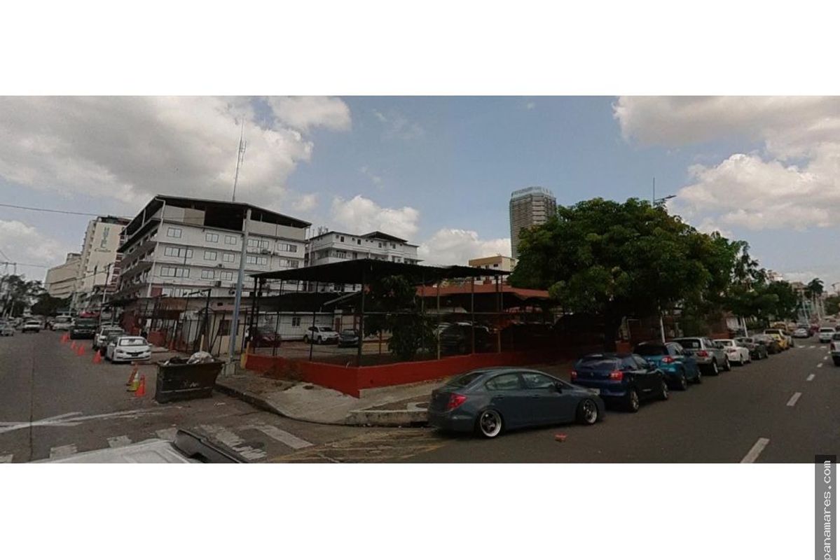 Excelente Propiedad En Venta, En Bella Vista — Apartaestudio en Venta