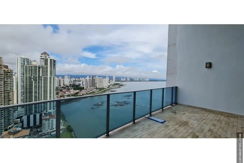 Duplex Tipo Loft Frente Al Mar En Grand Tower - Punta Pacifica — Apartamento en Venta