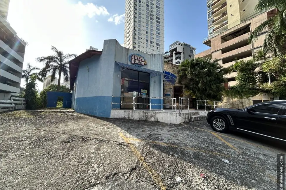 Oportunidad Única! Se Vende Terreno Con Mejoras Detras Del Sheraton — Lote Comercial en Venta