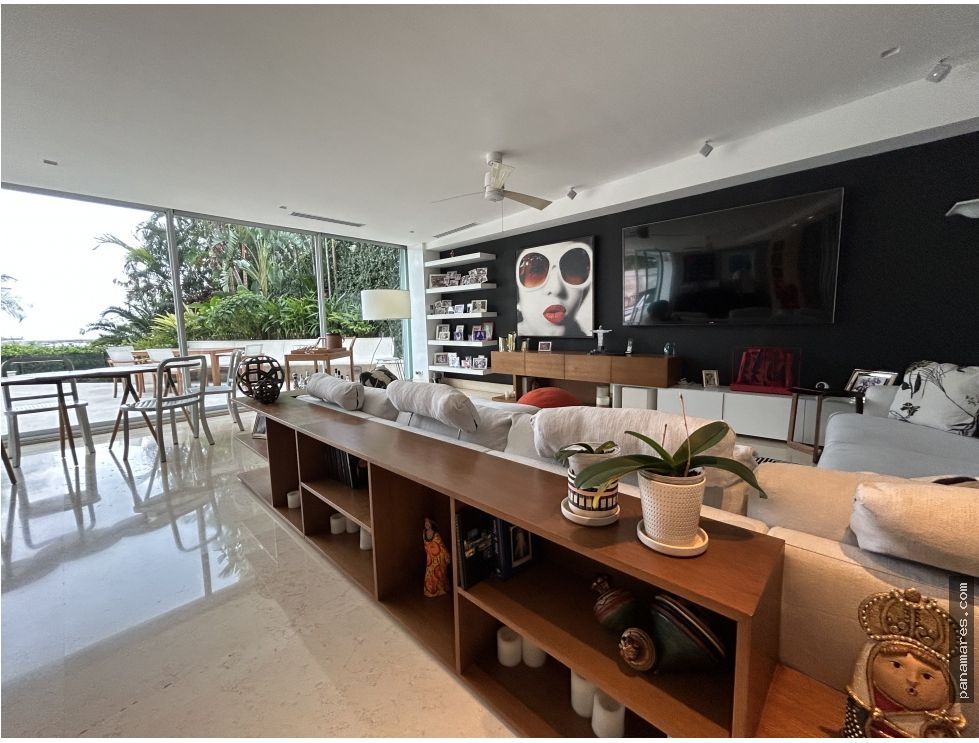 Hermoso Apartamento Amoblado - Terraza Privada Con Piscina — Apartamento en Venta