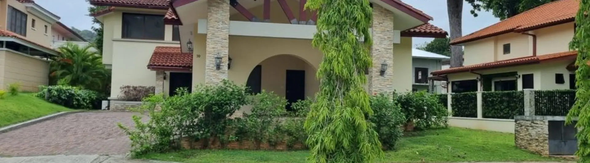 PH Senderos - Camino De Cruces - Clayton — Casa en Venta