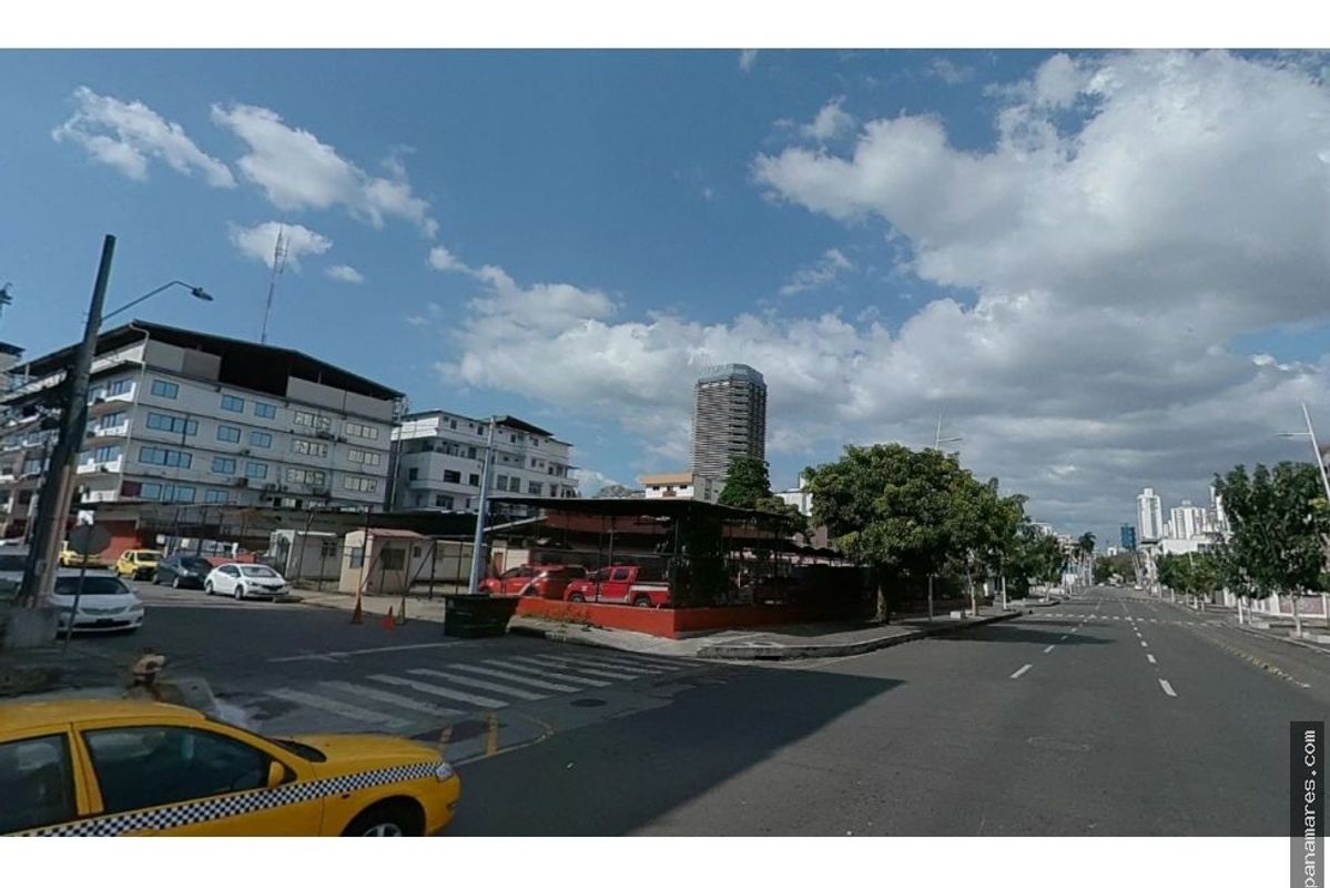 Excelente Propiedad En Venta, En Bella Vista — Apartaestudio en Venta