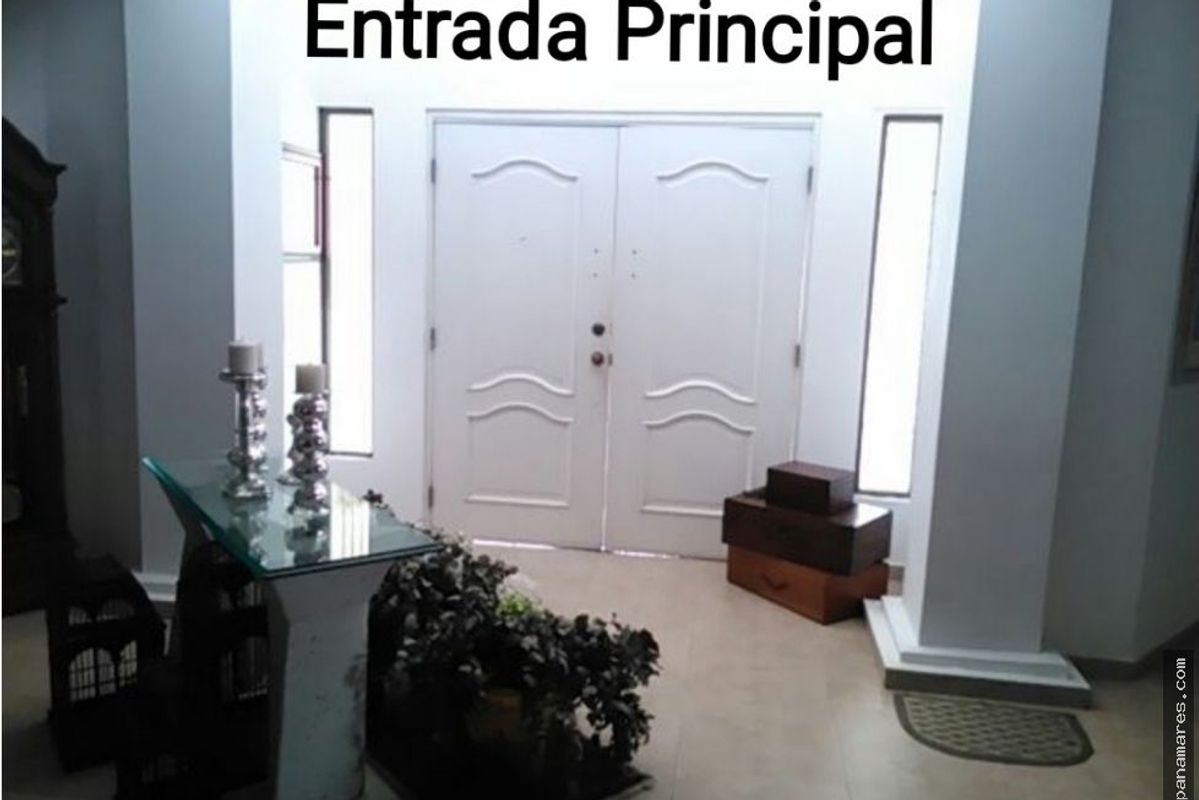 Hermosa Casa Ubicada En Los Portones, Chiriquí — Casa en Venta