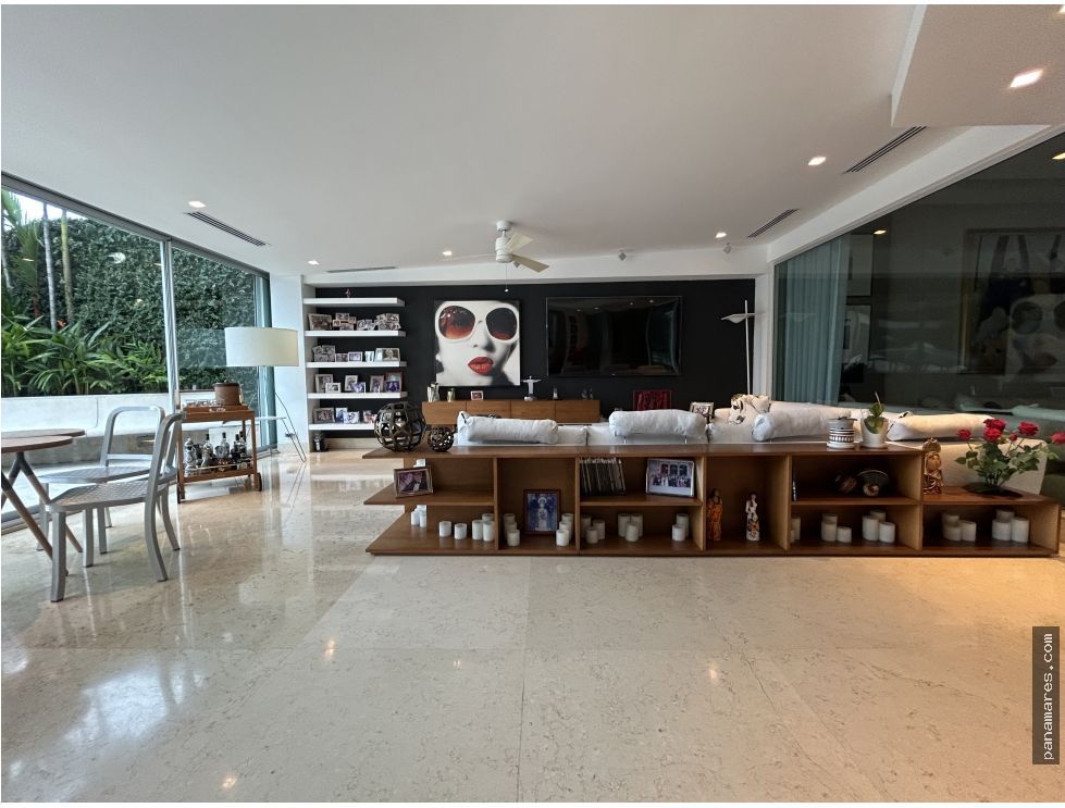 Hermoso Apartamento Amoblado - Terraza Privada Con Piscina — Apartamento en Venta