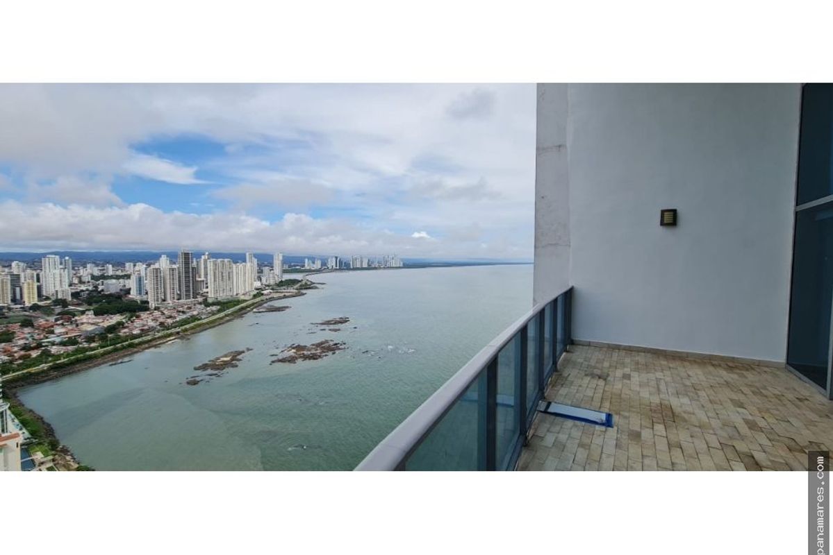 Duplex Tipo Loft Frente Al Mar En Grand Tower - Punta Pacifica — Apartamento en Venta