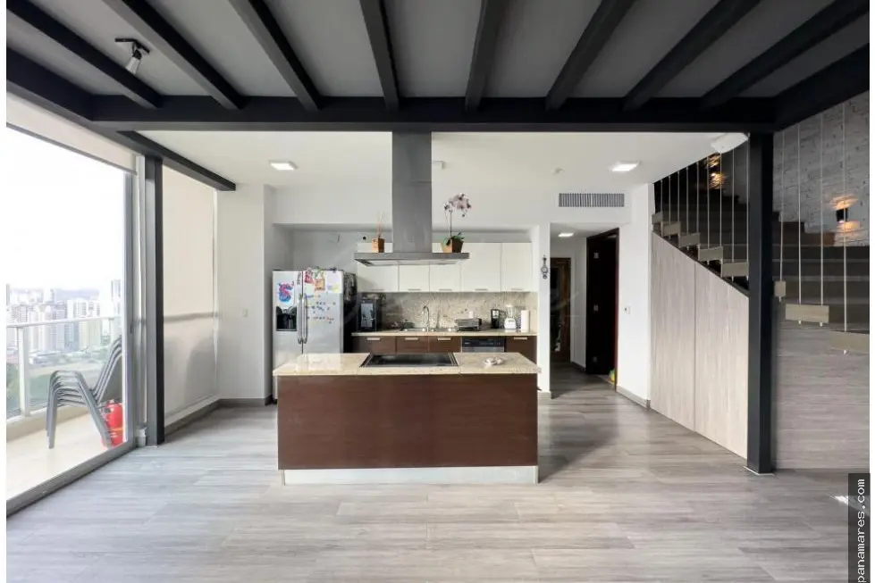 Exotico Duplex Tipo Loft Remodelado En Punta Pacifica - PH Oceanaire — Apartamento en Venta