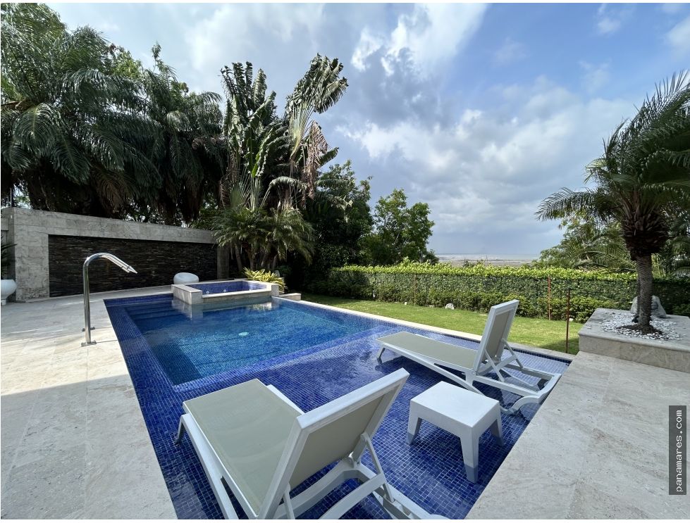 Hermoso Apartamento Amoblado - Terraza Privada Con Piscina — Apartamento en Venta