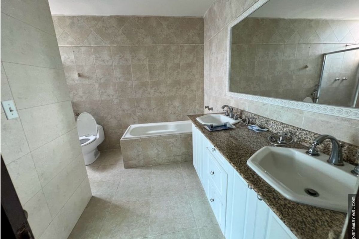 Ocean Park — Apartment for Rent