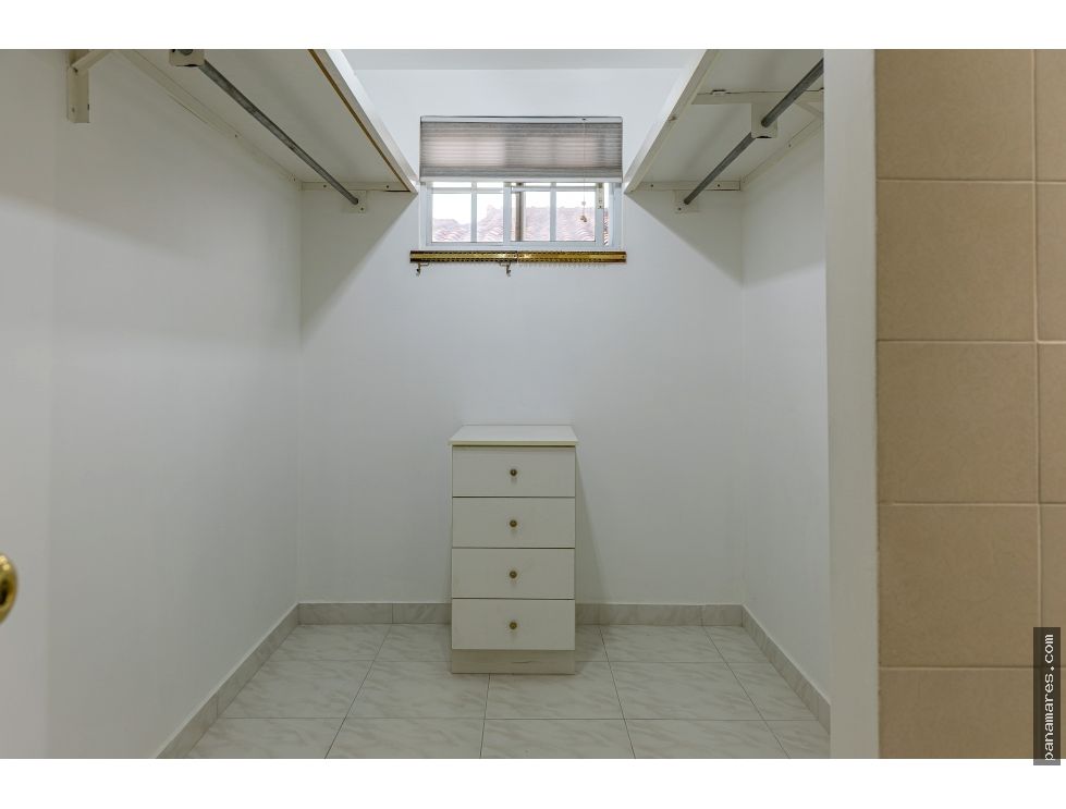 Amplia Casa En Albrook Gardens - Albrook — Casa en Venta