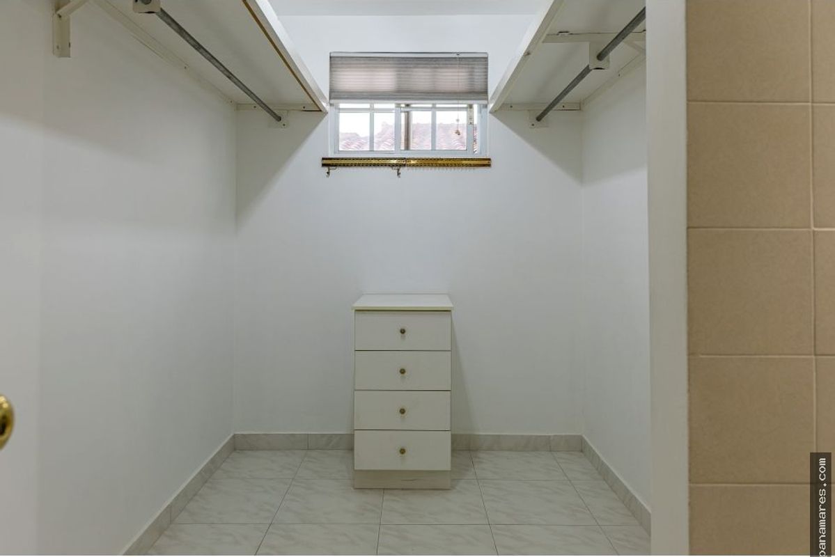 Amplia Casa En Albrook Gardens - Albrook — Casa en Venta