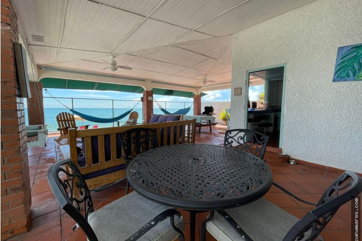 Hermosa Casa Frente Al Mar En Farallon — Casa de Playa en Venta