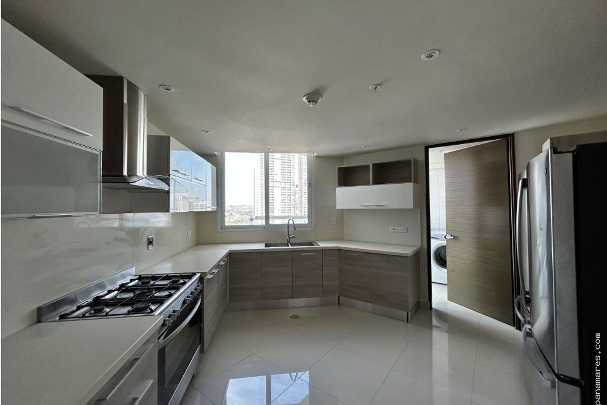 Hermoso Apartamento En The Regent - Costa Del Este — Apartamento en Alquiler