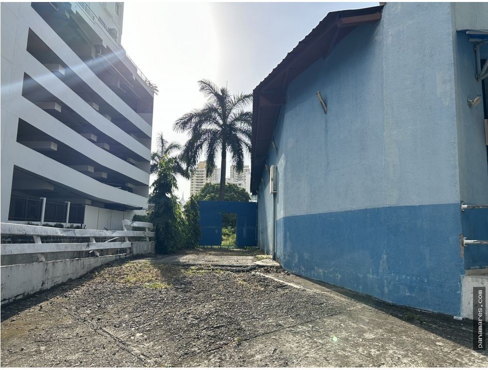 Oportunidad Única! Se Vende Terreno Con Mejoras Detras Del Sheraton — Lote Comercial en Venta