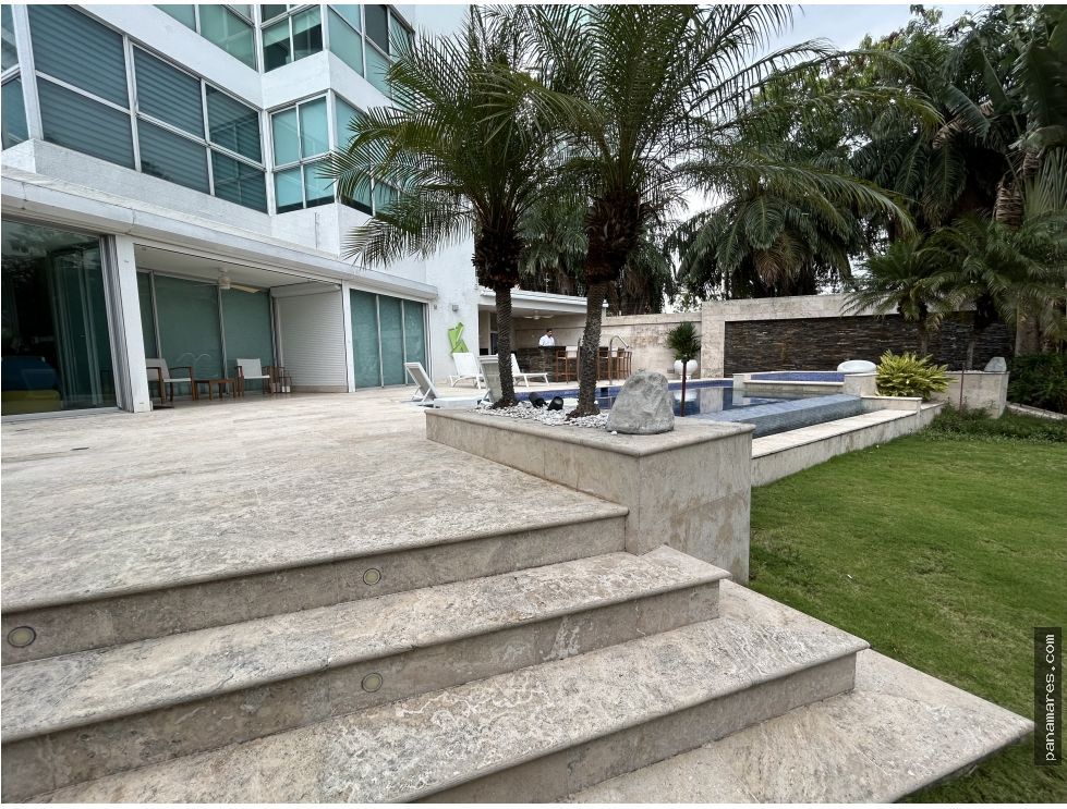 Hermoso Apartamento Amoblado - Terraza Privada Con Piscina — Apartamento en Venta