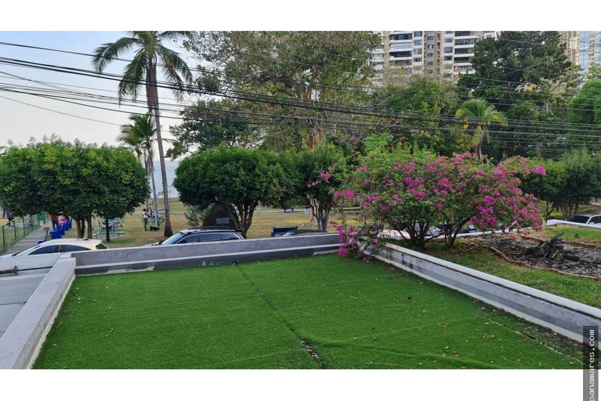 Paitilla Frente Al Parque Con Vista Al Mar — Casa en Venta
