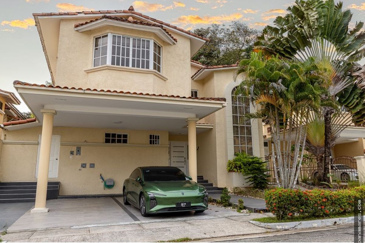 Amplia Casa En Albrook Gardens - Albrook — Casa en Venta