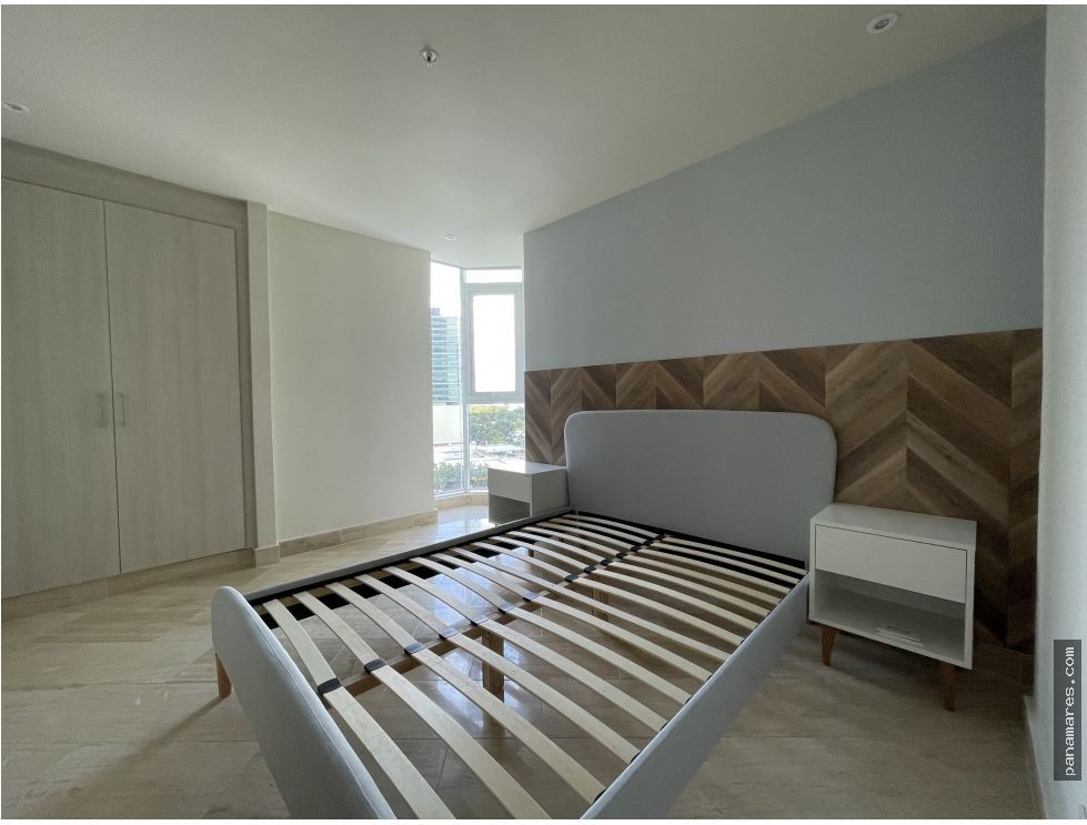 Amoblado En The Regent - Costa Del Este — Apartamento en Venta