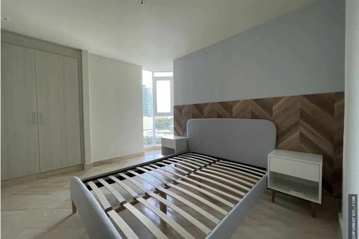 Amoblado En The Regent - Costa Del Este — Apartamento en Venta