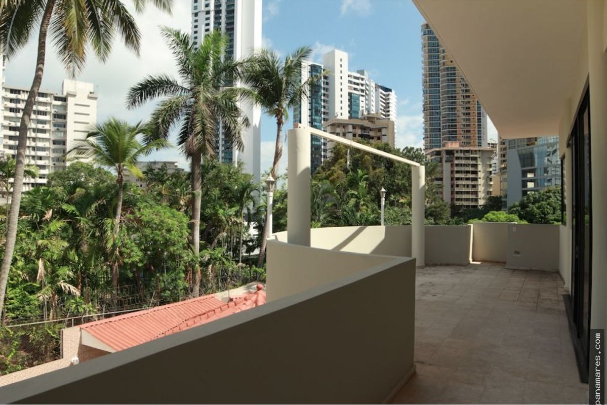 Ganga Se Vende Terreno En Patilla — Casa en Venta