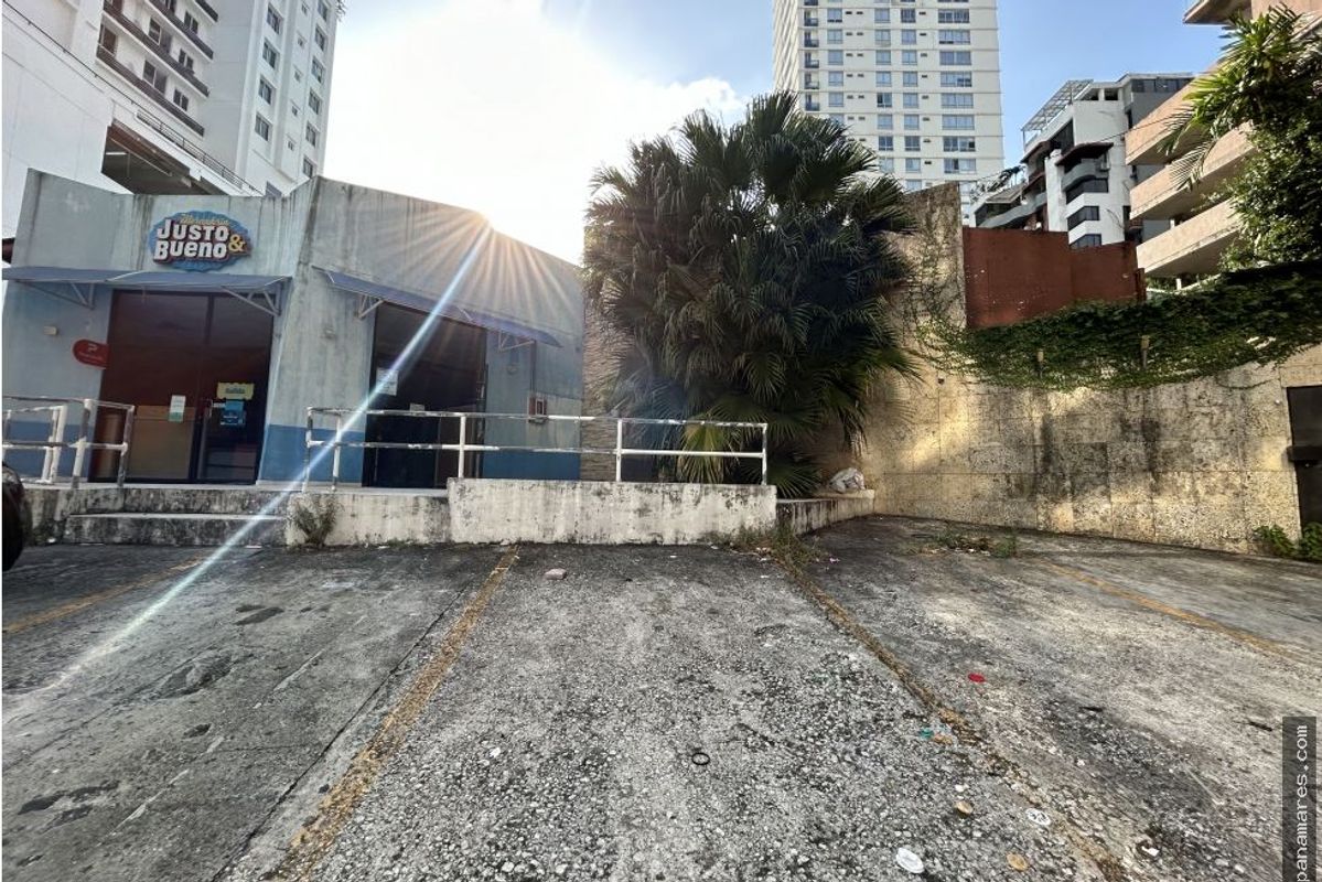 Oportunidad Única! Se Vende Terreno Con Mejoras Detras Del Sheraton — Lote Comercial en Venta