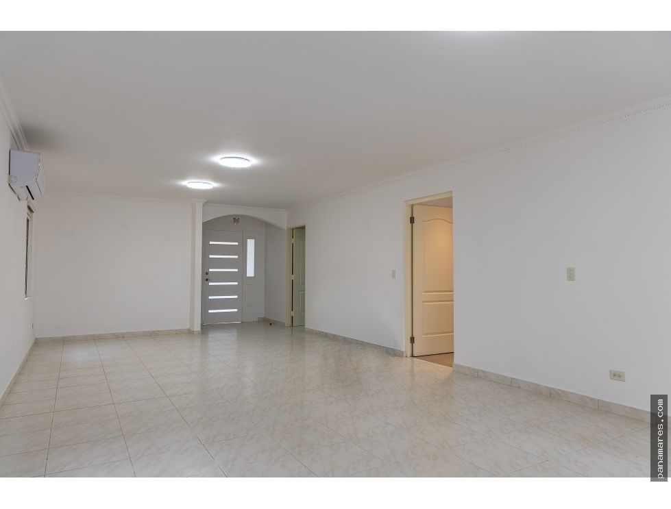 Amplia Casa En Albrook Gardens - Albrook — Casa en Venta