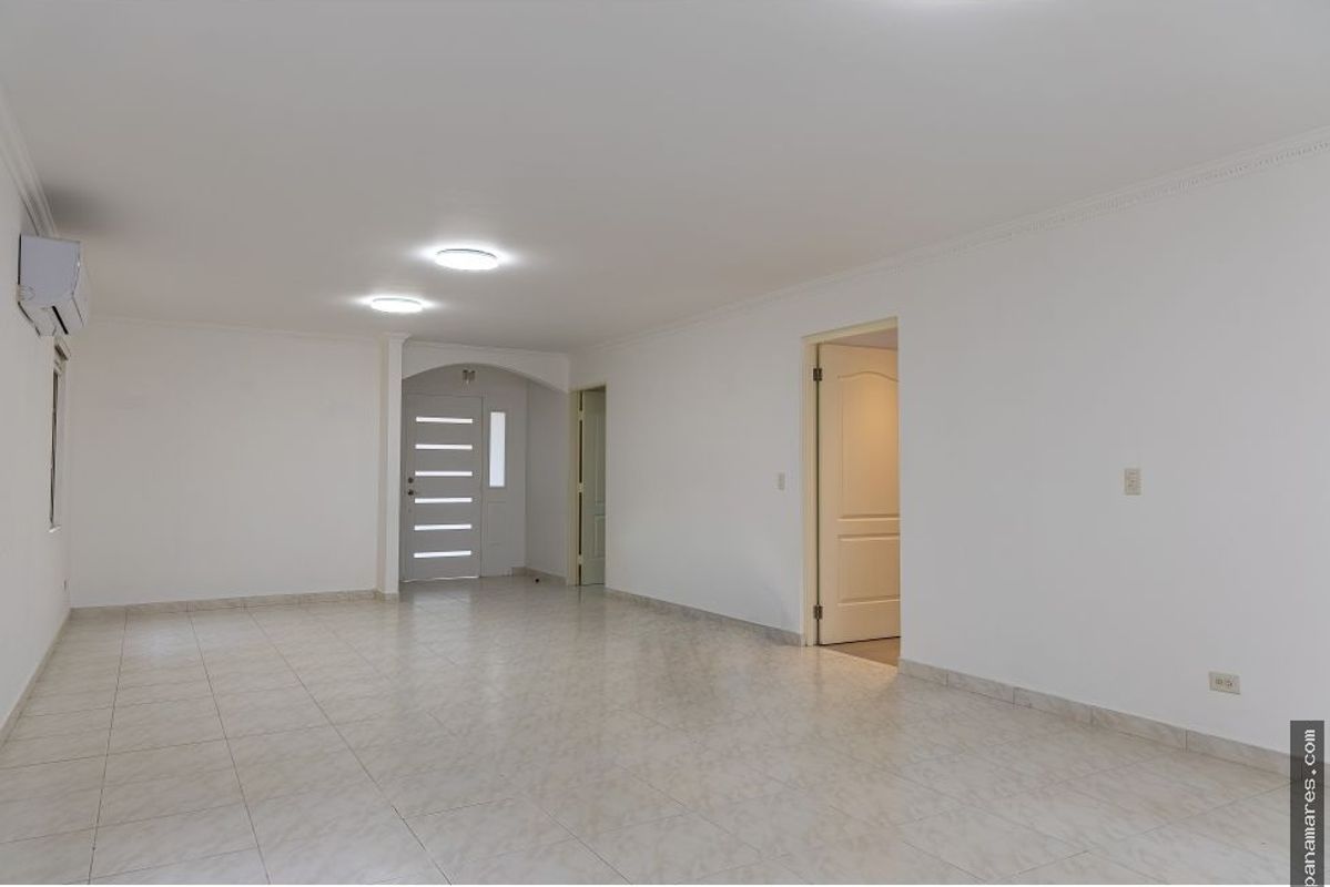Amplia Casa En Albrook Gardens - Albrook — Casa en Venta