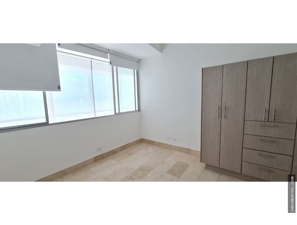 Duplex Tipo Loft Frente Al Mar En Grand Tower - Punta Pacifica — Apartamento en Venta
