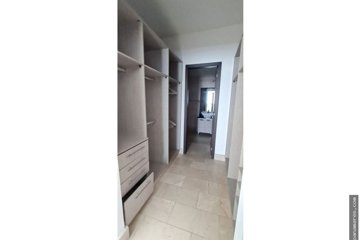 Duplex Tipo Loft Frente Al Mar En Grand Tower - Punta Pacifica — Apartamento en Venta