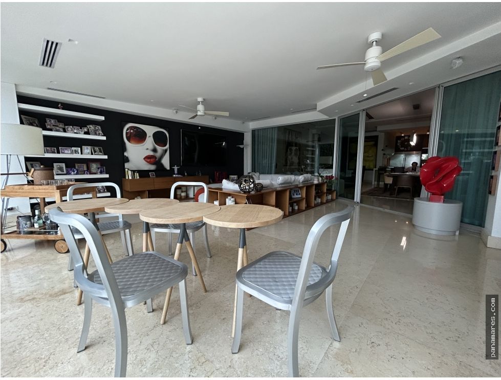 Hermoso Apartamento Amoblado - Terraza Privada Con Piscina — Apartamento en Venta