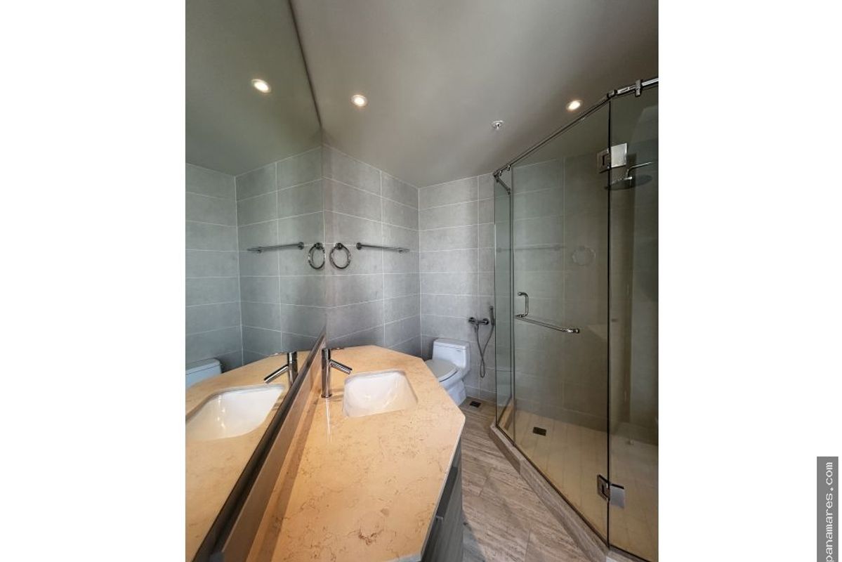 Hermoso Apartamento En The Regent - Costa Del Este — Apartamento en Alquiler