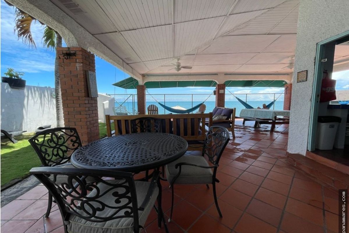 Hermosa Casa Frente Al Mar En Farallon — Casa de Playa en Venta