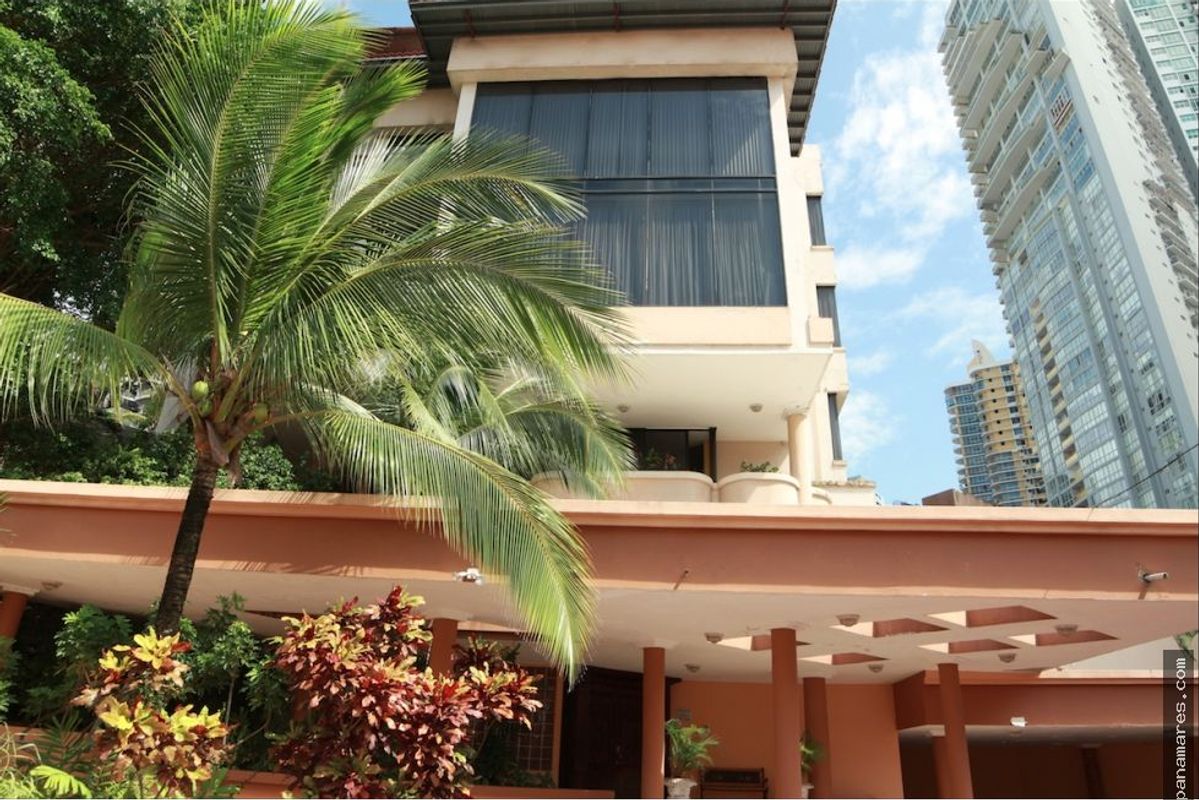 Ganga Se Vende Terreno En Patilla — Casa en Venta