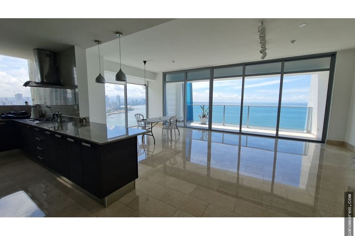 Modelo L Grand Tower - Punta Pacifica — Apartamento en Venta