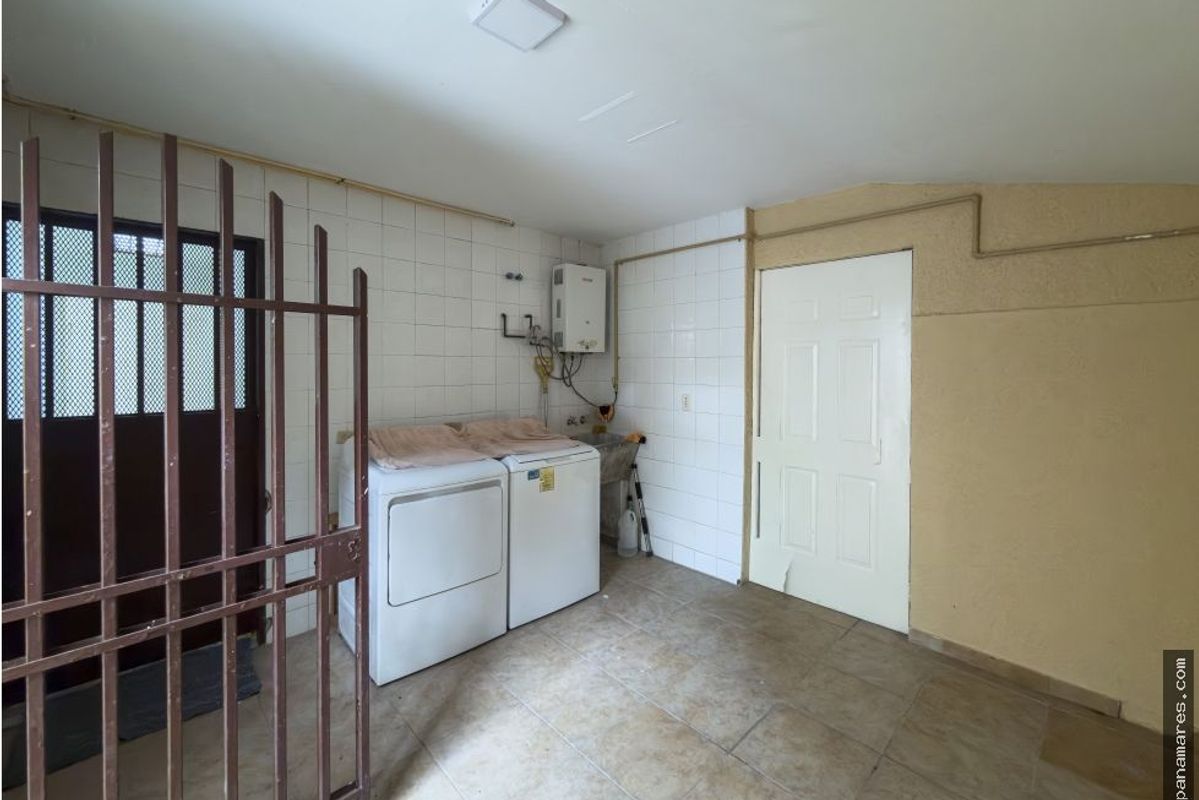 Amplia Casa En Albrook Gardens - Albrook — Casa en Venta