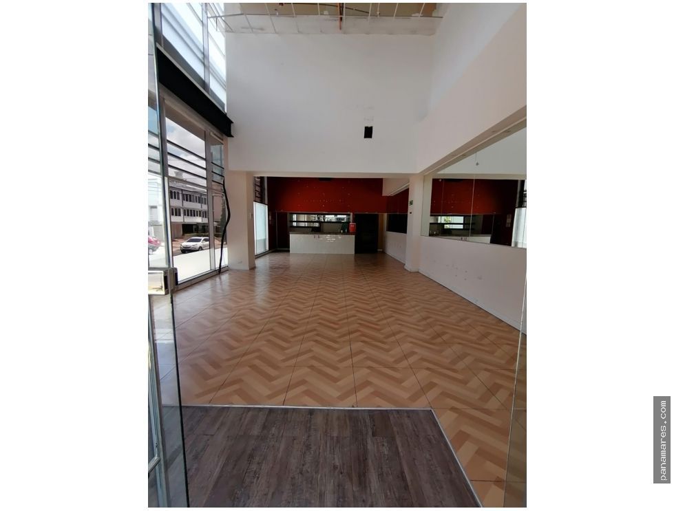 Esquina - Alquiler - Obarrio — Local en Alquiler