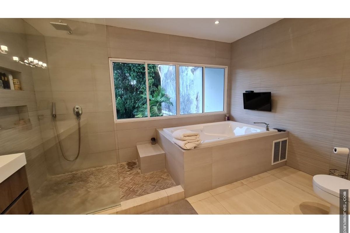 Paitilla Frente Al Parque Con Vista Al Mar — Casa en Venta