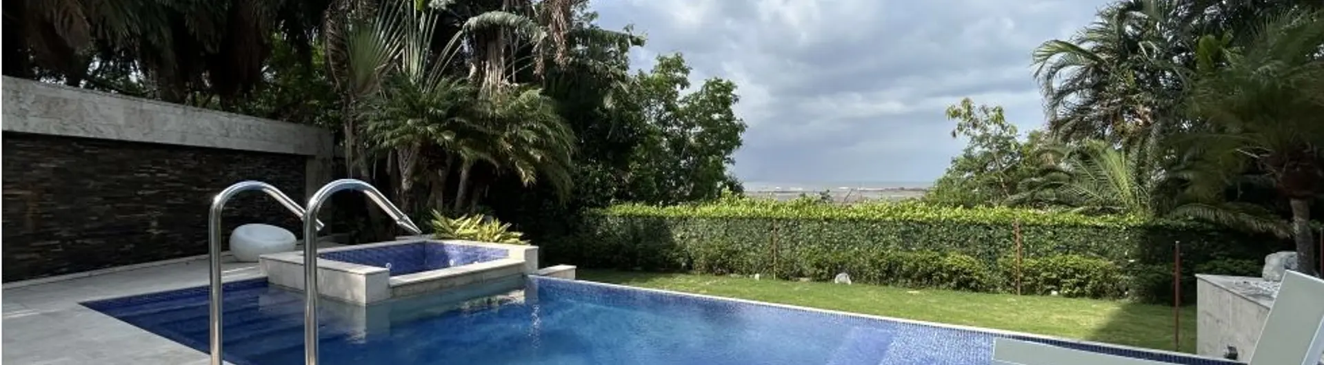 Hermoso Apartamento Amoblado - Terraza Privada Con Piscina — Apartamento en Venta