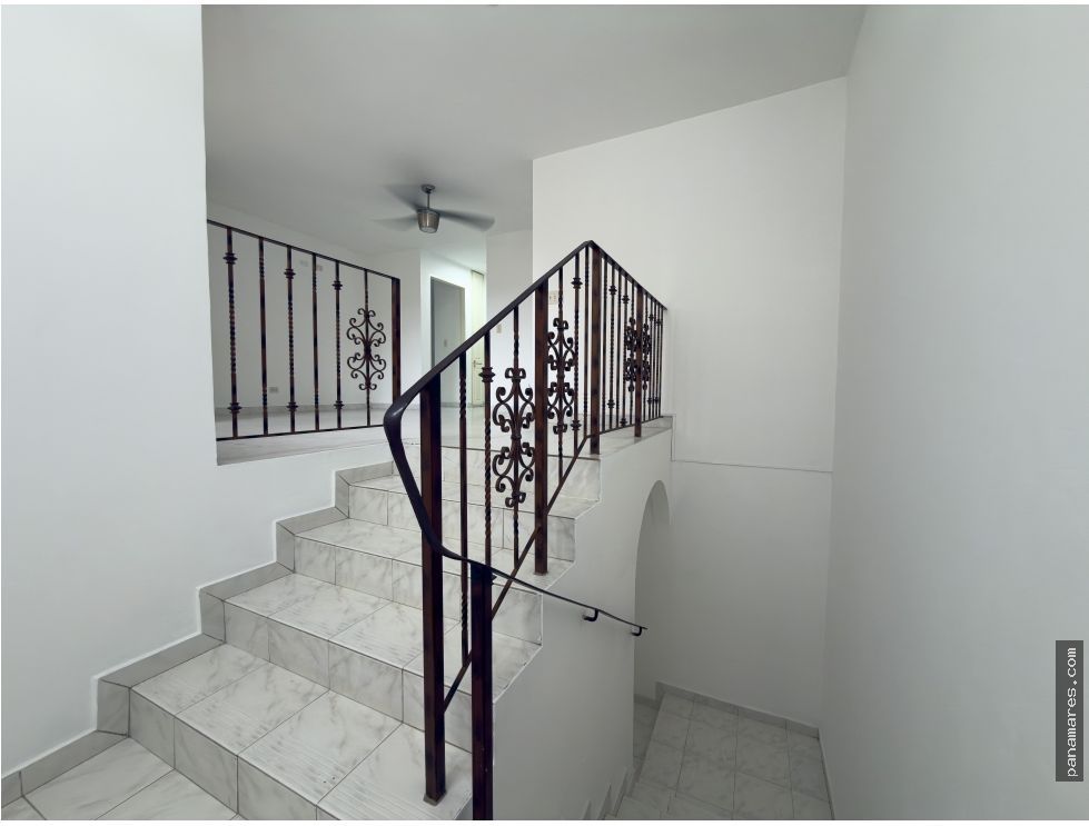 Amplia Casa En Albrook Gardens - Albrook — Casa en Venta