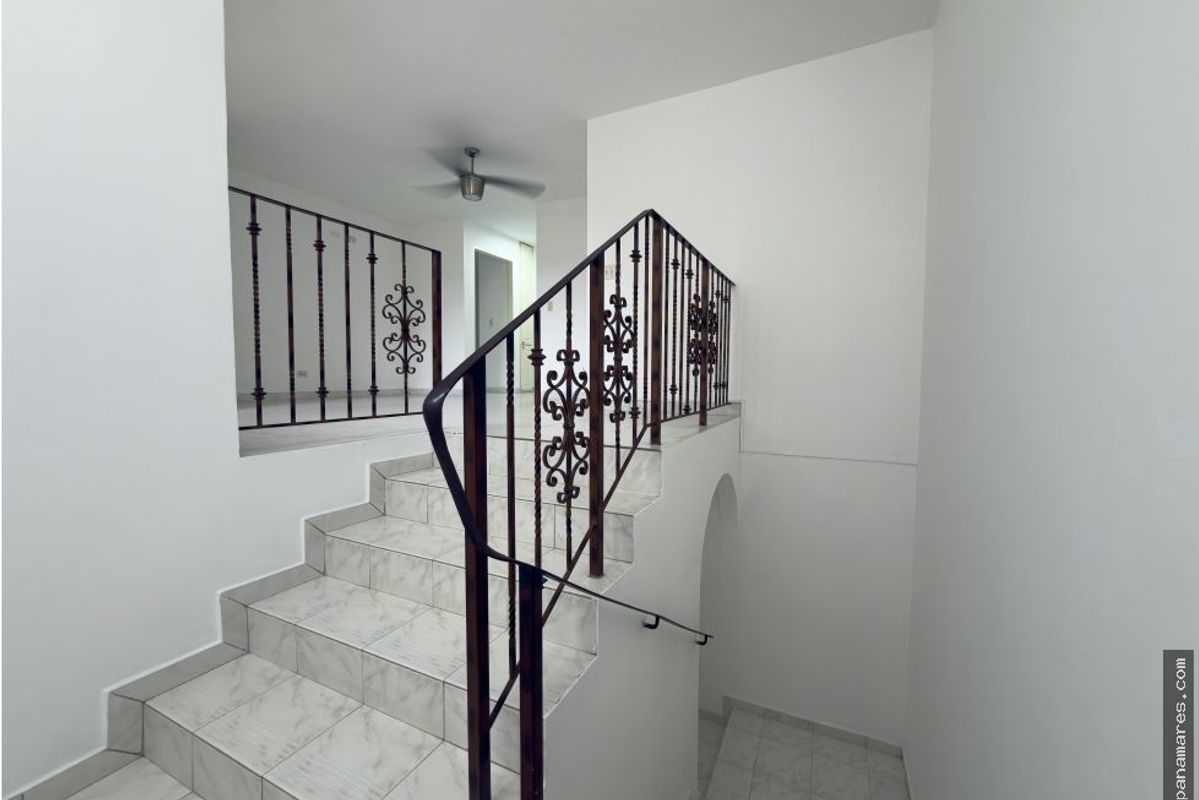 Amplia Casa En Albrook Gardens - Albrook — Casa en Venta