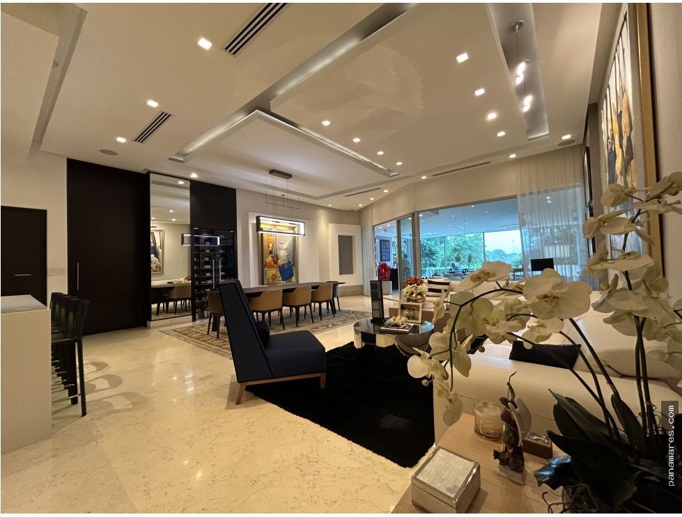 Hermoso Apartamento Amoblado - Terraza Privada Con Piscina — Apartamento en Venta