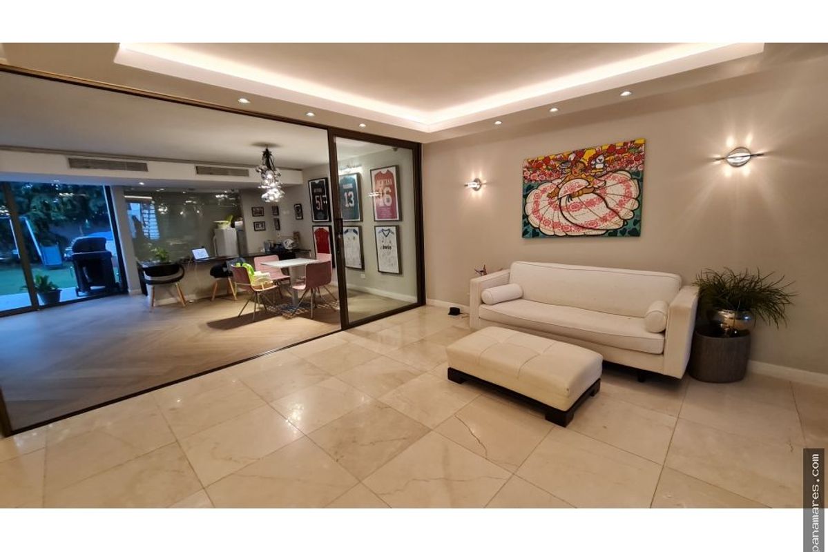 Paitilla Frente Al Parque Con Vista Al Mar — Casa en Venta